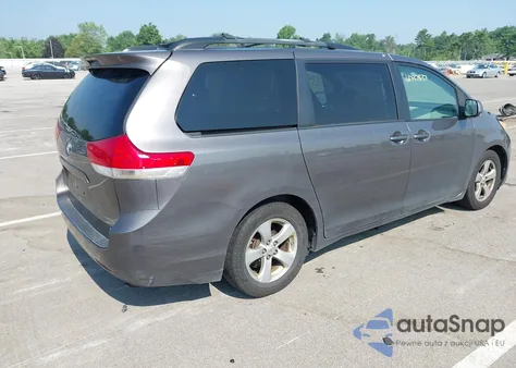2012 Toyota Sienna Le V6 8 Passenger z USA, uszkodzony, nr VIN 5TDKK3DC5CS184085